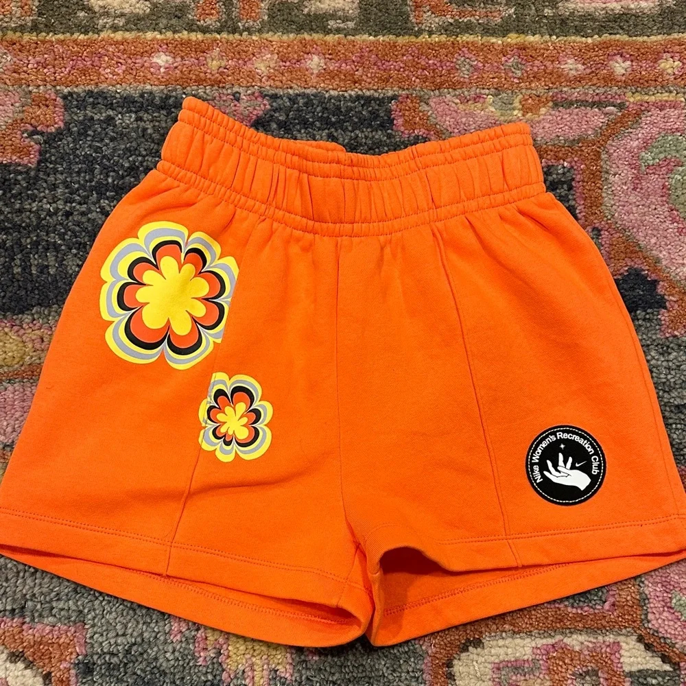 Nike Orange REC Club Women's Fleece Shorts - NWT Sz Small - Picture 1 of 5